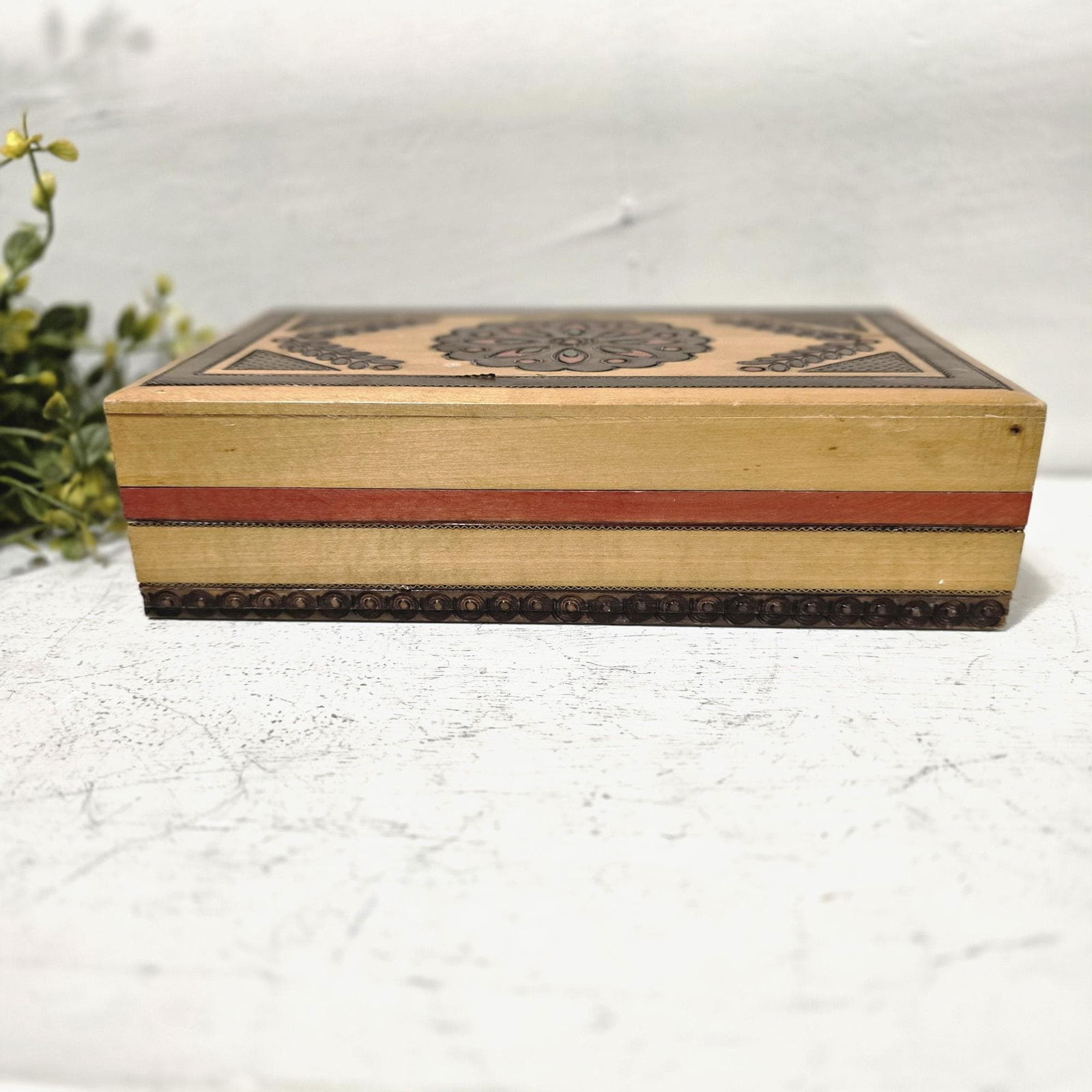 Vintage Hand Craved Painted Cigar Box Stash Jewelry Wood Wooden Display Case Beautiful Made in - 7