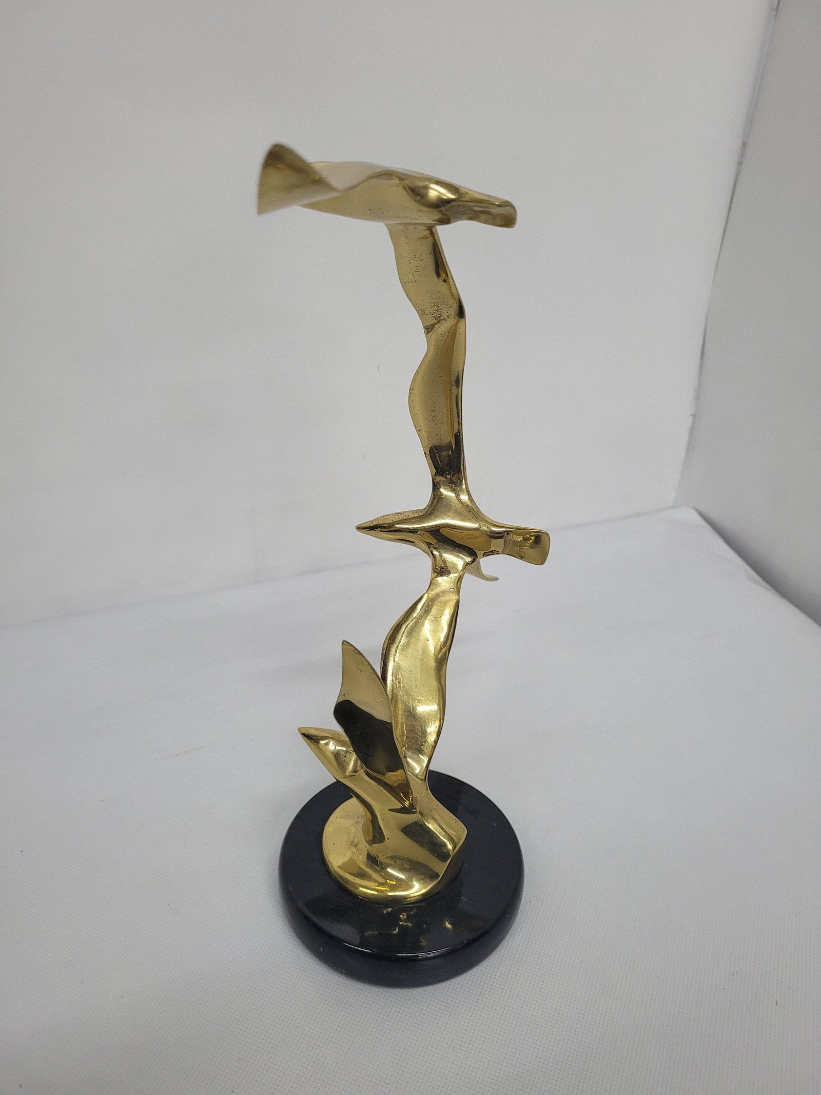Modernist Brass Bird Sculpture on Black Marble Base Stylized Seabirds in Flight Mid Century Style - 3
