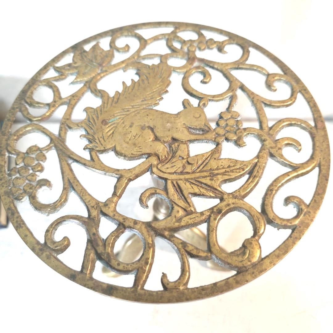 Vintage Brass Squirrel Stand Tripod Trivet Pierced Brass Plant Riser Table Decor Antique Style: Title: Vintage Brass Squirrel Stand Tripod Trivet Pierced Brass Plant Riser Table Decor Antique Style Woodland Cottage Description: Vintage from the 1980s Materials: Brass Vintage cast brass decorativ