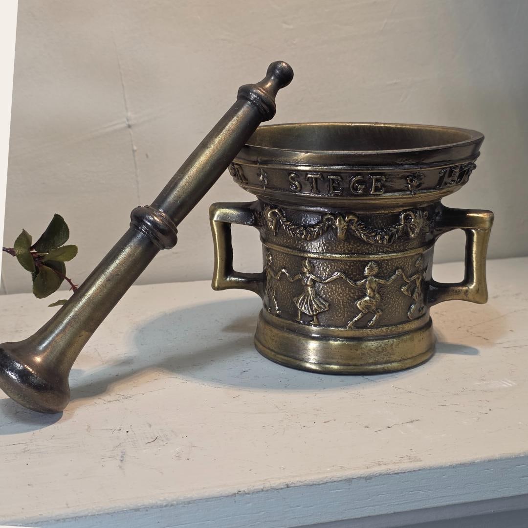 Vintage Brass Mortar and Pestle Classical Relief Old World Decor Library Shelf Accent Herbal Display - 7