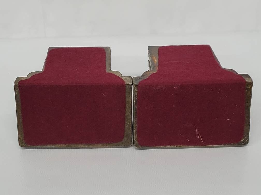 Vintage Michelangelo Buonarroti Bookends Chalkware Plaster Grand Tour Neoclassical Library Decor: Title: Vintage Michelangelo Buonarroti Bookends Chalkware Plaster Grand Tour Neoclassical Library Decor Bronze Stone Look Pair Description: Vintage from the 1940s Materials: chalk Width: 5.5 inches