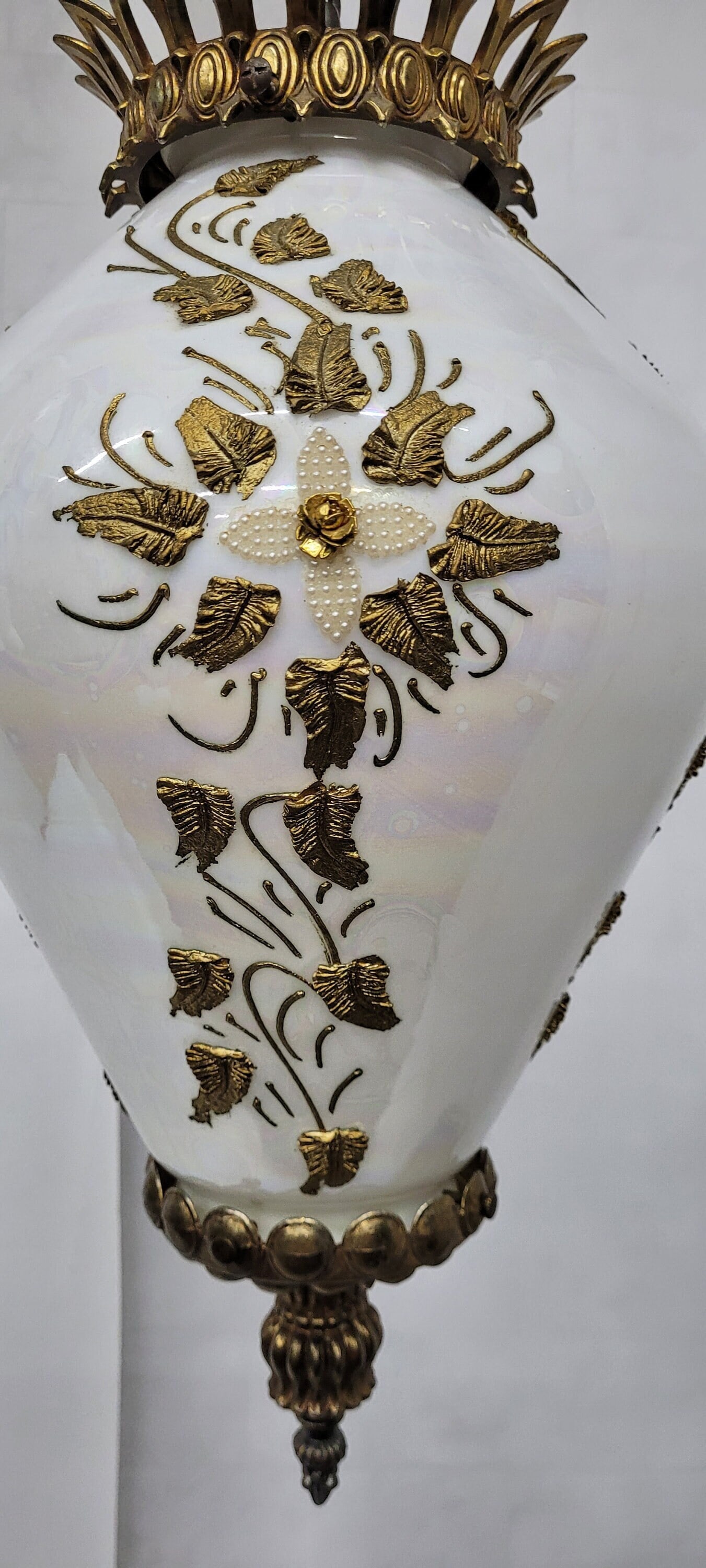 Vintage Swag lamp Plug In Wall Tear Drop shape mid century hollywood regency art glass: Title: Vintage Swag lamp Plug In Wall Tear Drop shape mid century hollywood regency art glass Description: Vintage from the 1960s Materials: Glass, crystal, metal Width: 11 inches Height: 18 inches