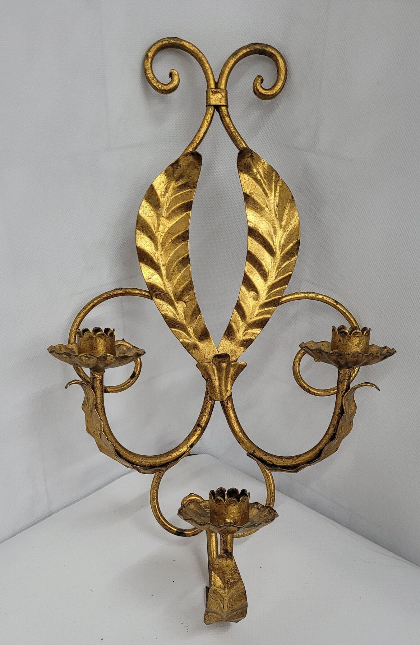 Vintage Italian Florentine Wall Sconce, 3 Candle Holder, Gold Gilt Leaf Scroll, Hollywood Regency - 2