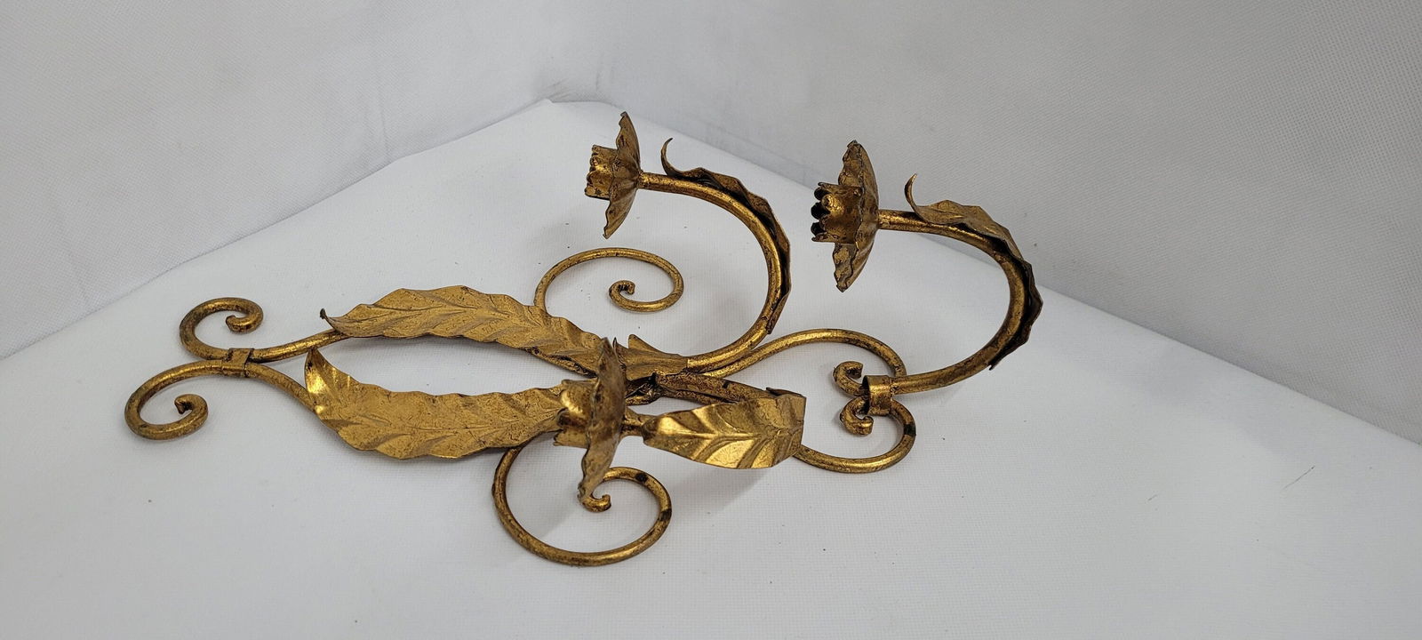 Vintage Italian Florentine Wall Sconce, 3 Candle Holder, Gold Gilt Leaf Scroll, Hollywood Regency - 4
