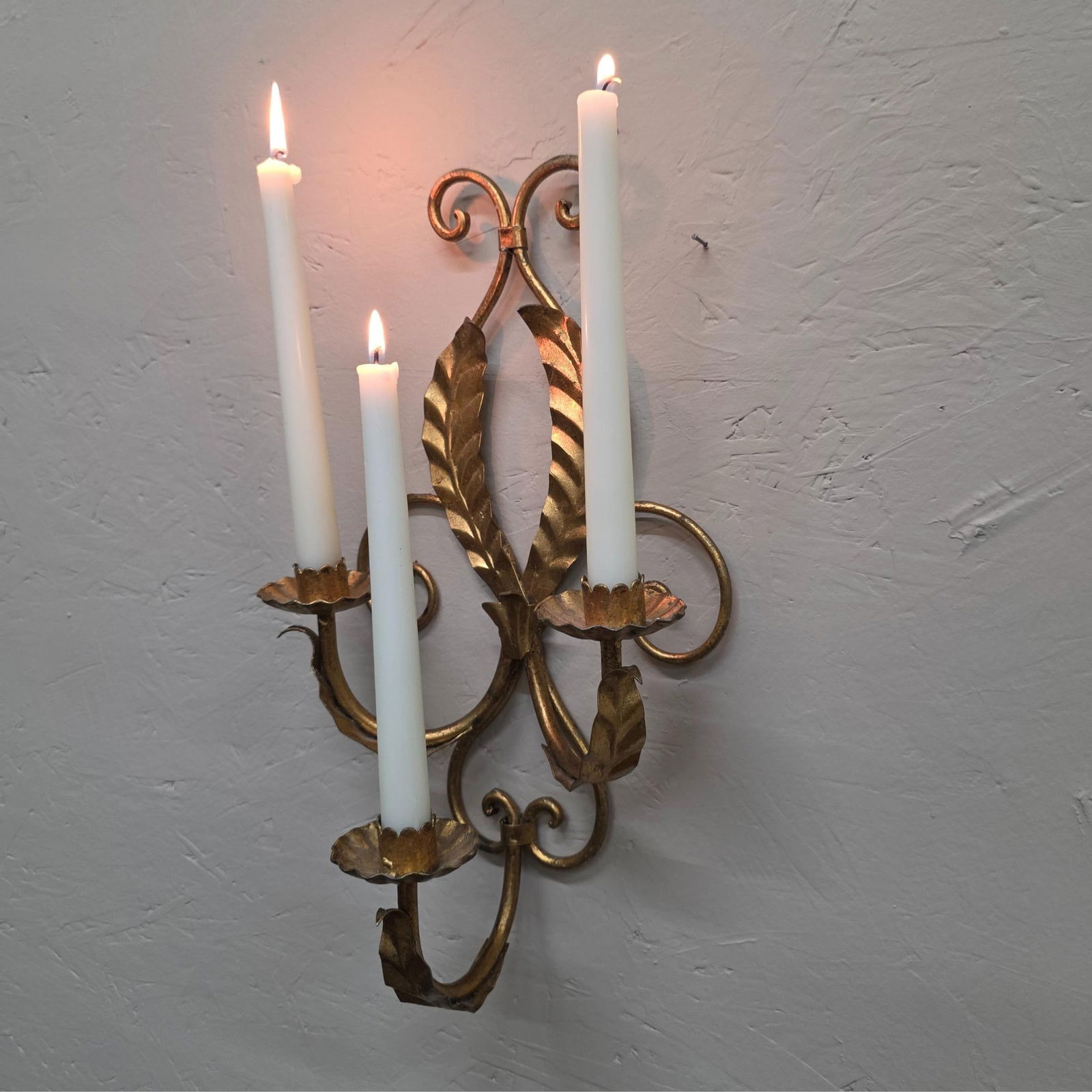 Vintage Italian Florentine Wall Sconce, 3 Candle Holder, Gold Gilt Leaf Scroll, Hollywood Regency - 7
