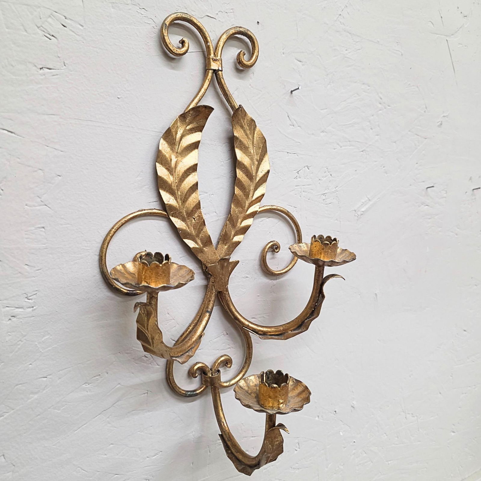 Vintage Italian Florentine Wall Sconce, 3 Candle Holder, Gold Gilt Leaf Scroll, Hollywood Regency - 8