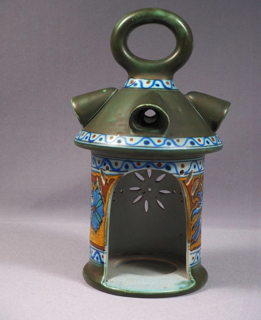 EARLY 1921 Gouda PZH Zuid-Holland Candle Holder Lantern ANJEL Antique Matte: Title: EARLY 1921 Gouda PZH Zuid-Holland Candle Holder Lantern ANJEL Antique Matte Description: . This is absolutely magnificent PZH Gouda Candle Lantern Holder. The holder is in the Anjel pattern. It
