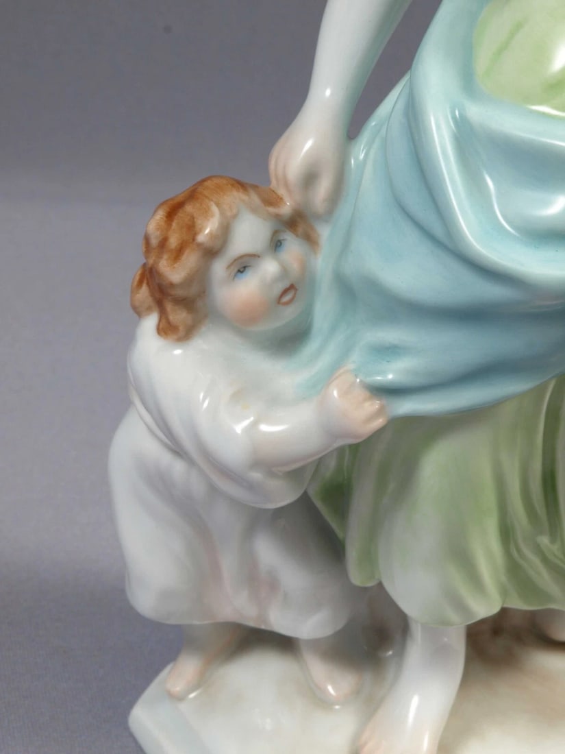 Herend Hungary Woman Mom Mother Girl Figurine Water Jug 5425 LARGE 11" - 4