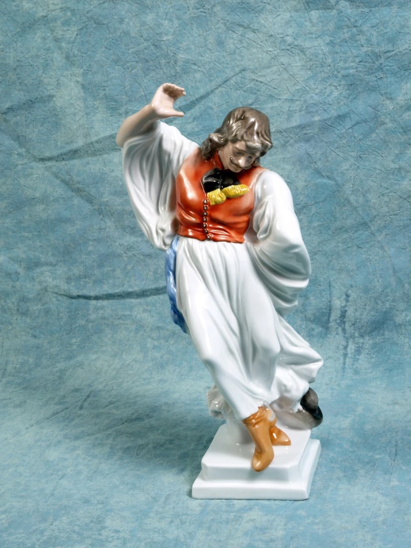 Herend Porcelain Figurine Hungarian Man Dancing, 5496 Boy 11 1/2" Hungary: Title: Herend Porcelain Figurine Hungarian Man Dancing, 5496 Boy 11 1/2" HungaryDescription: . This is an exceptional Figurine made by Herend in Hungary. The figurine is marked with Herend older