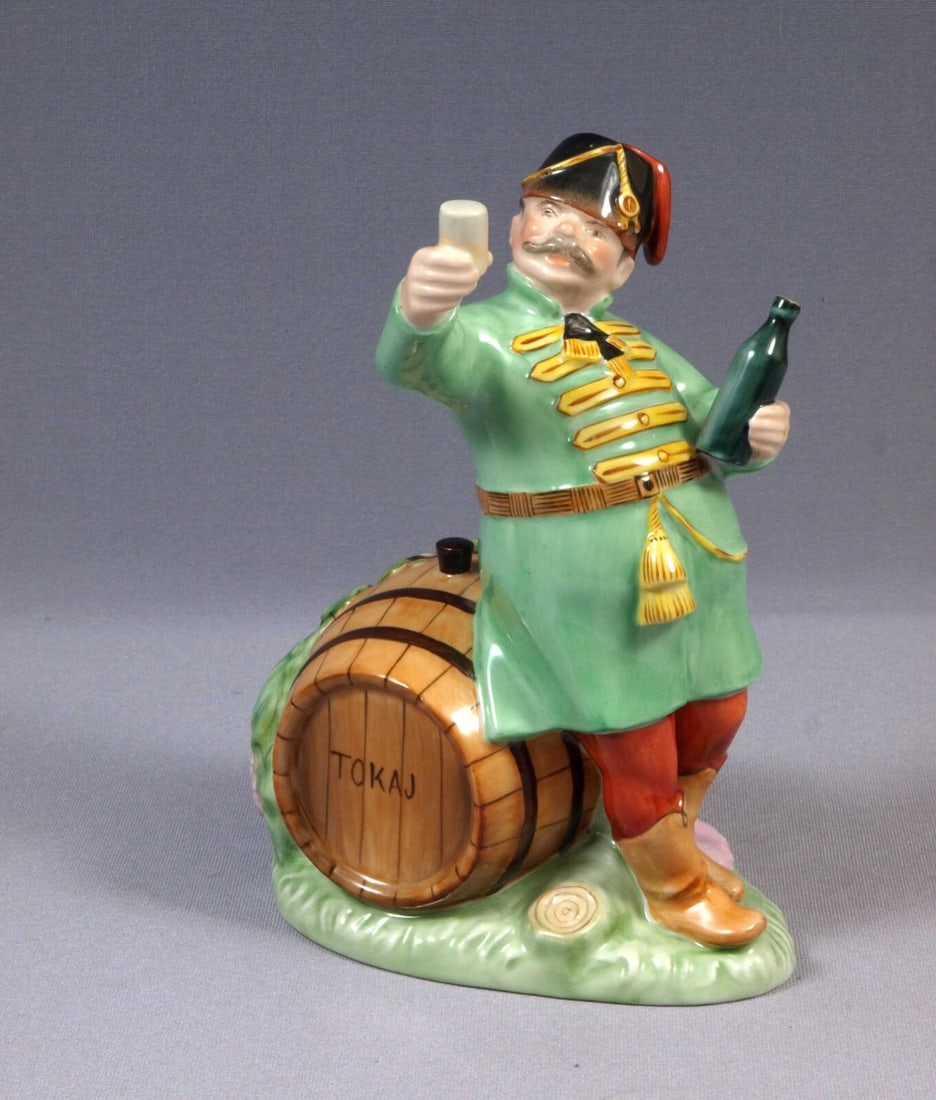 Herend Porcelain Figurine Solder Man Drinking Tokaj Wine 5449 7 1/2" Hungary: Title: Herend Porcelain Figurine Solder Man Drinking Tokaj Wine 5449 7 1/2" HungaryDescription: . This is an exceptional Figurine made by Herend in Hungary. The figurine is marked with Herend older