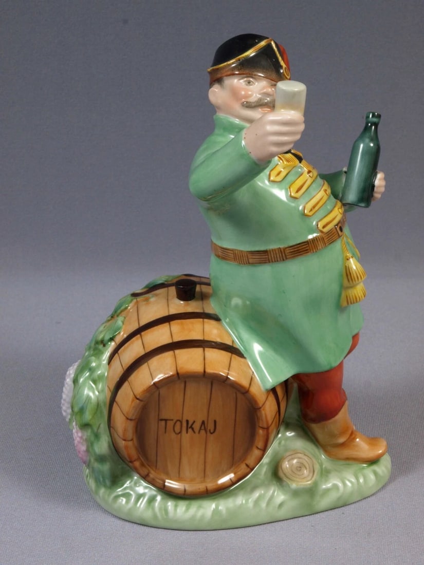 Herend Porcelain Figurine Solder Man Drinking Tokaj Wine 5449 7 1/2" Hungary - 4
