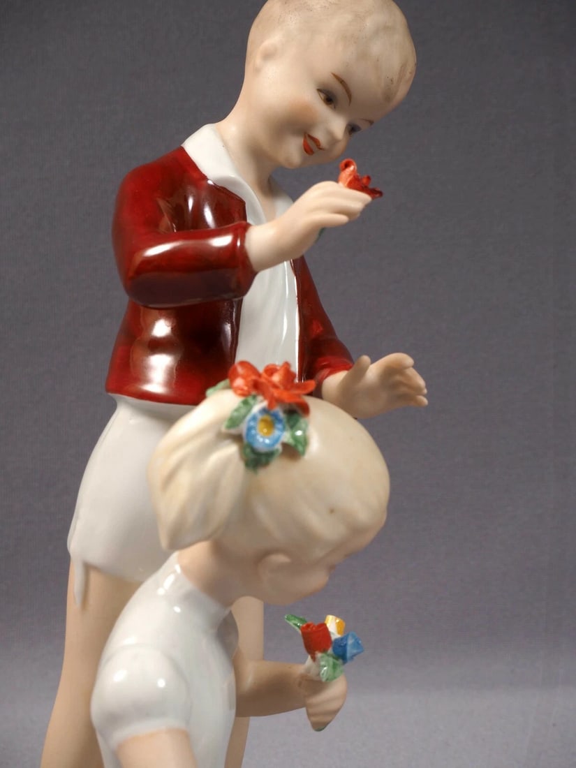 WALLENDORF SCHAUBACH FIGURINE Boy & Girl Flowers 1964 200th anniversary edition - 6
