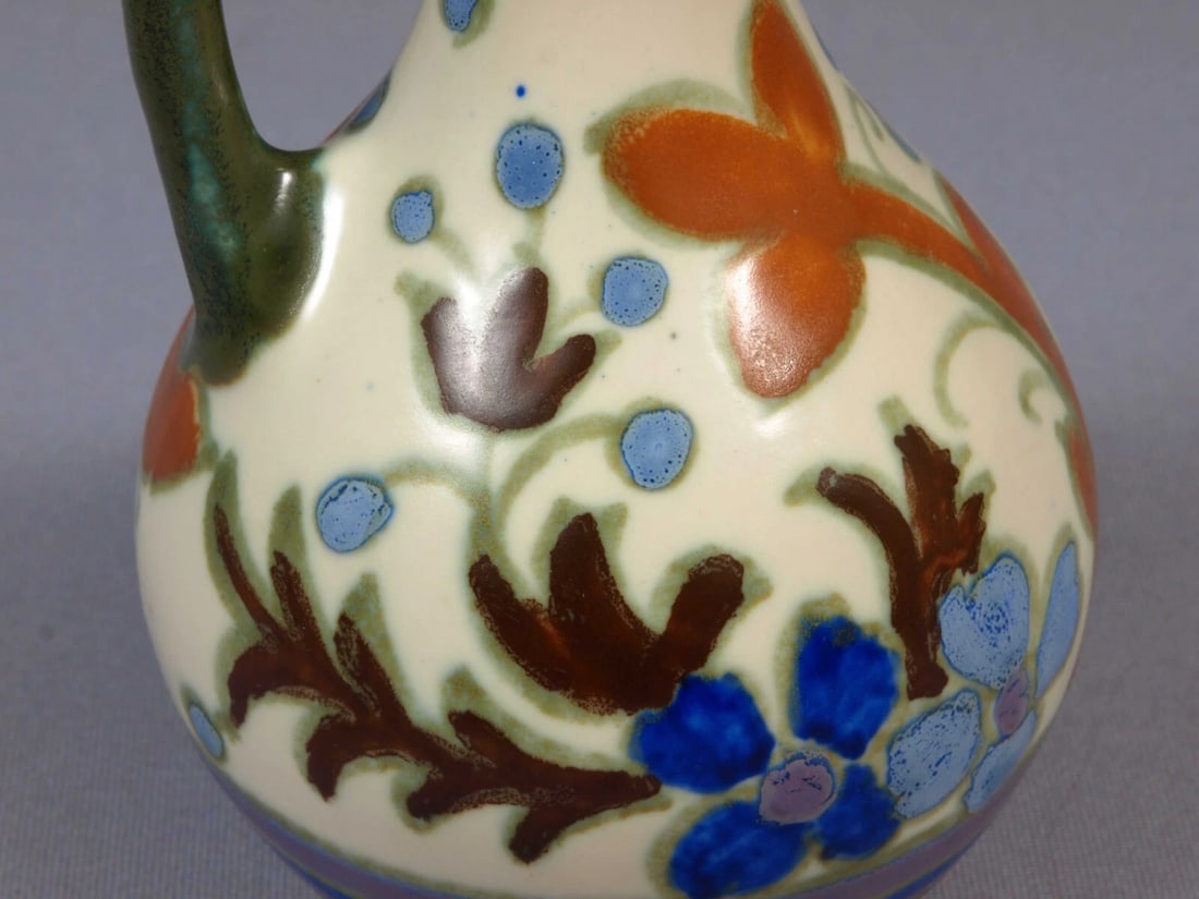 Gouda PZH Royal Zuid-Holland CAMELIA Handled Vase Matte - 4