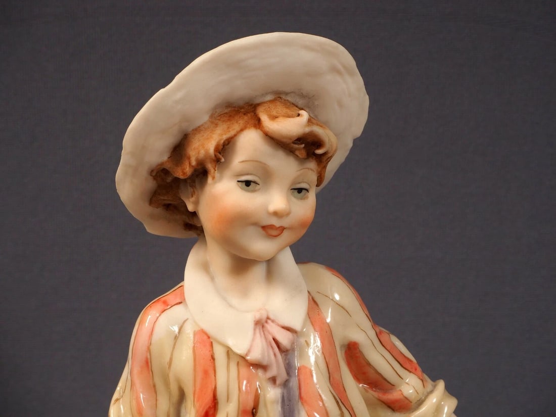 Giuseppe Armani Figurine Boy with apples fruit: Title: Giuseppe Armani Figurine Boy with apples fruitDescription: . This is a beautiful figurine made by Giuseppe Armani in Italy. The figurine shows precision craftsmanship featuring a young boy