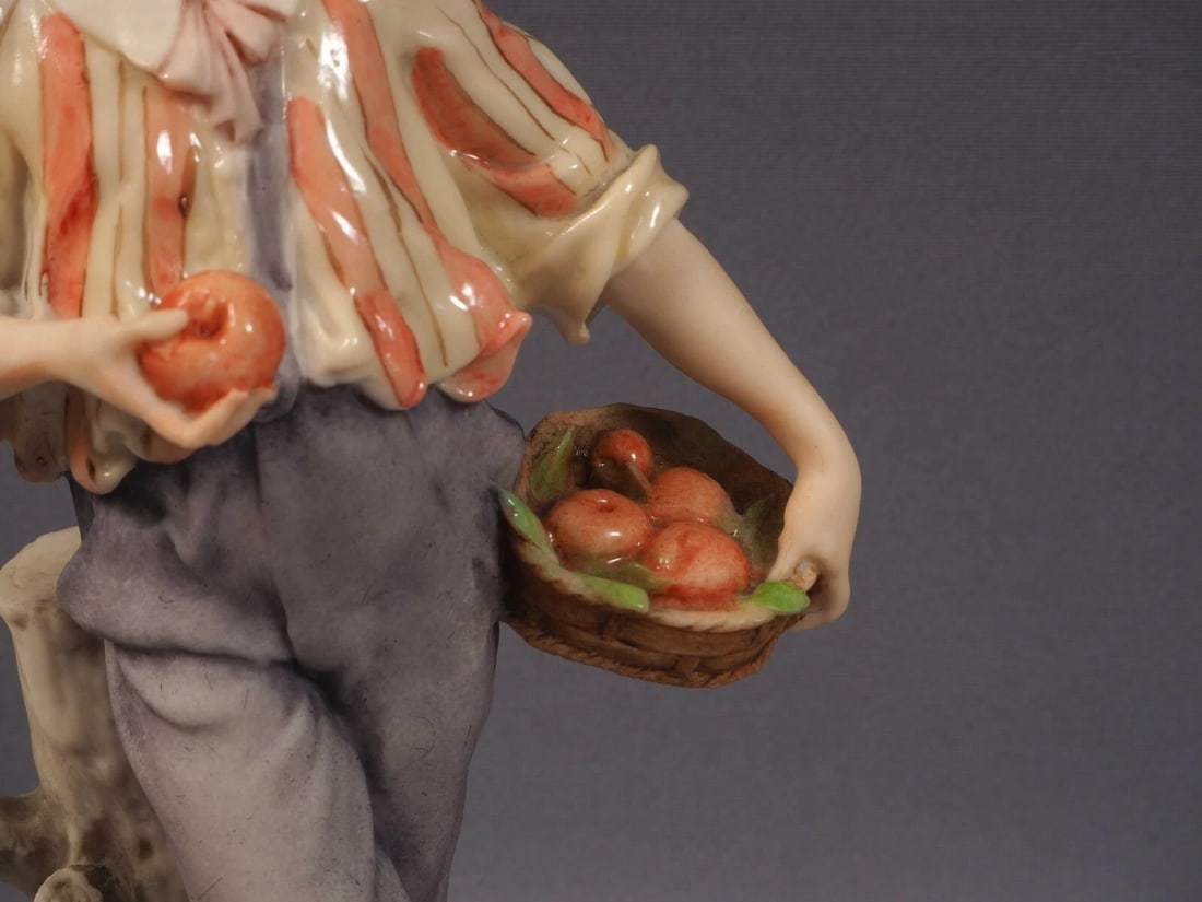 Giuseppe Armani Figurine Boy with apples fruit - 4