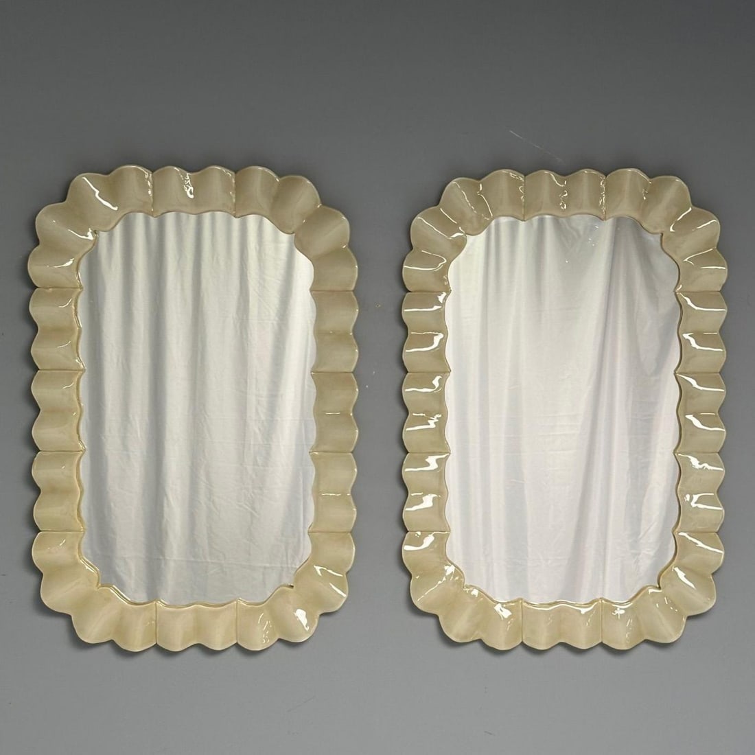 Modern Ruffle Wall Mirrors, White Murano Glass, Brass, Italy, 21st c. - 2
