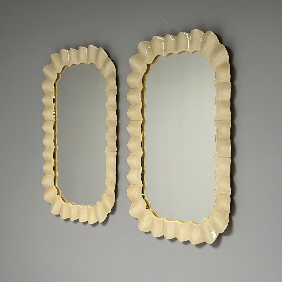 Modern Ruffle Wall Mirrors, White Murano Glass, Brass, Italy, 21st c. - 3