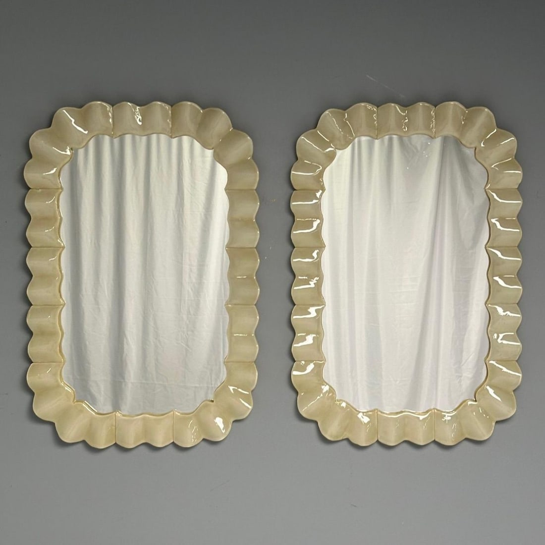 Modern Ruffle Wall Mirrors, White Murano Glass, Brass, Italy, 21st c. - 4