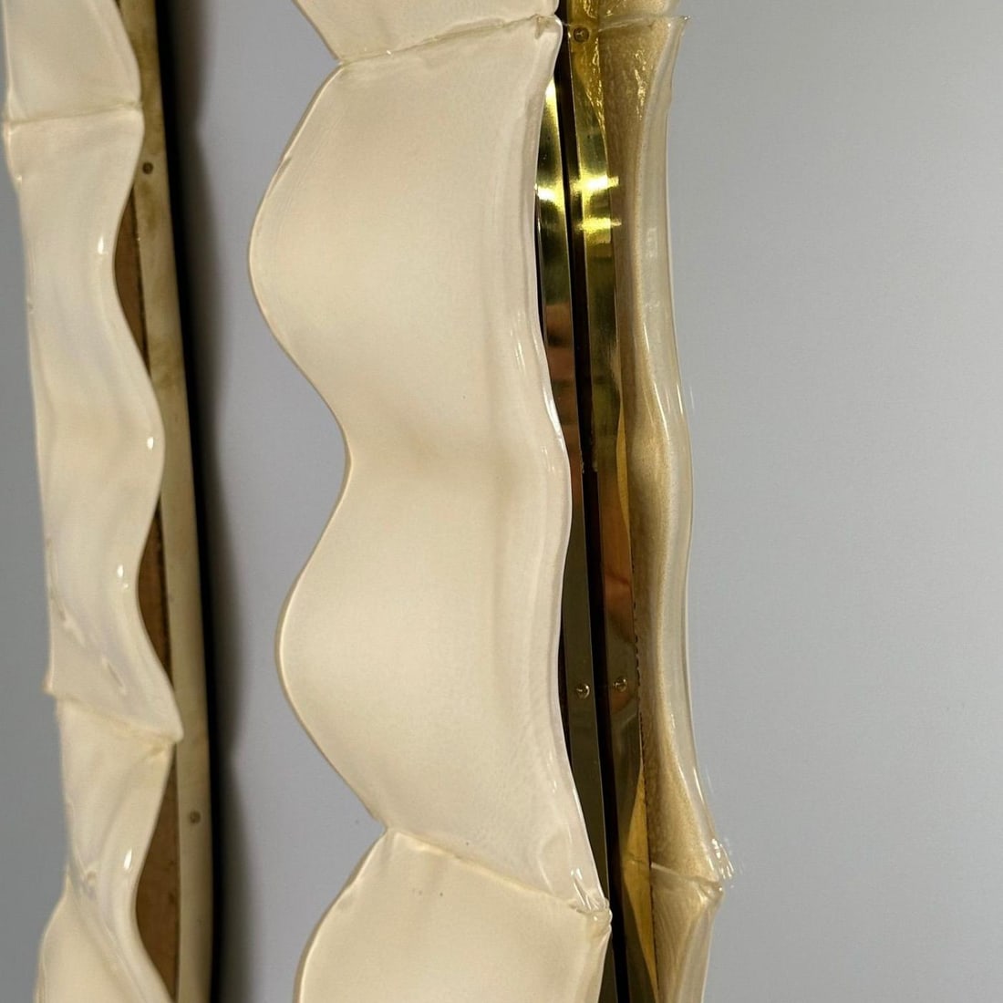 Modern Ruffle Wall Mirrors, White Murano Glass, Brass, Italy, 21st c. - 7