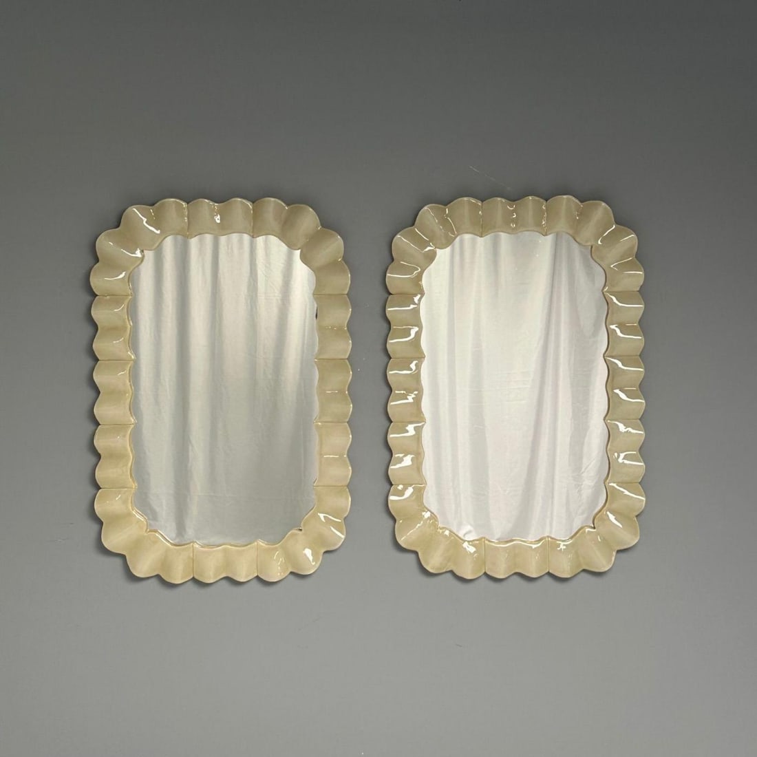 Modern Ruffle Wall Mirrors, White Murano Glass, Brass, Italy, 21st c. - 8