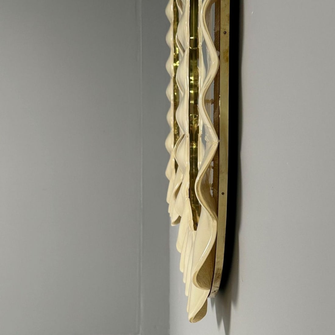 Modern Ruffle Wall Mirrors, White Murano Glass, Brass, Italy, 21st c. - 9