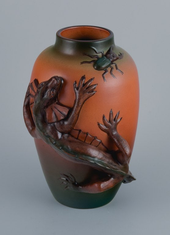 Ipsens, Denmark. Vase in hand-painted glazed ceramic with lizard and beetle. - 2