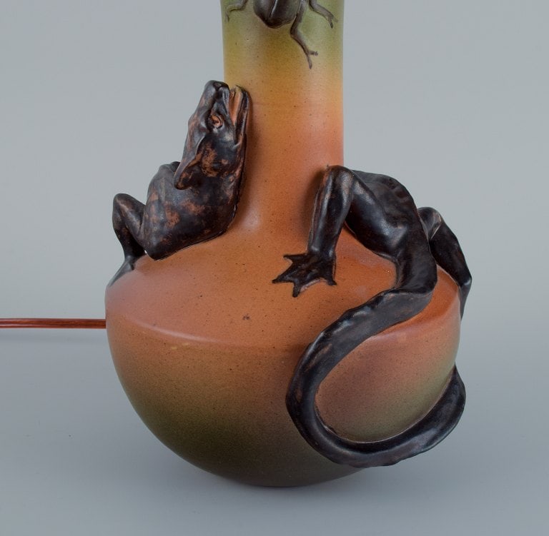 Ipsens, Denmark. Rare table lamp with lizard and beetle. - 3