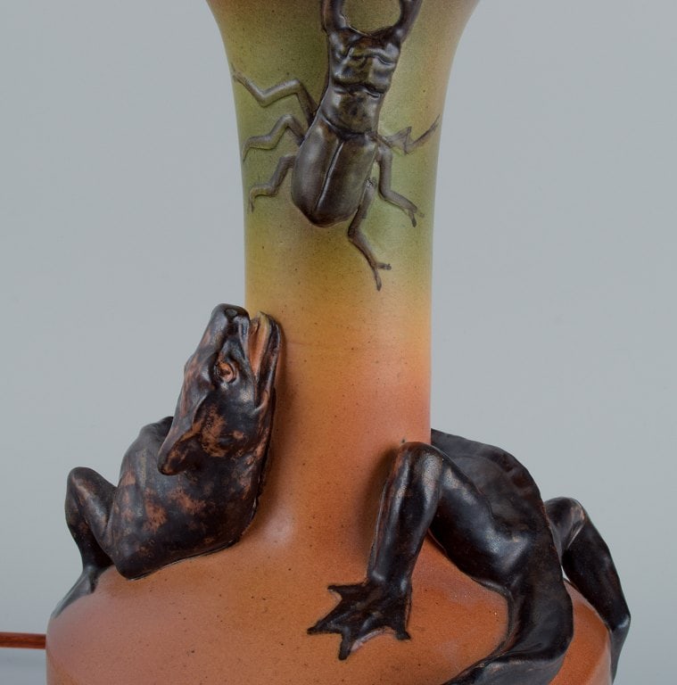 Ipsens, Denmark. Rare table lamp with lizard and beetle. - 4