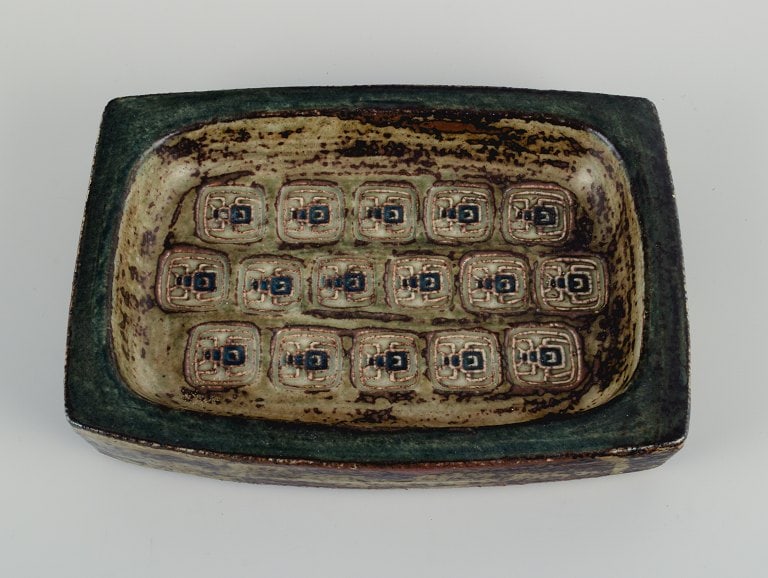 Jørgen Mogensen for Royal Copenhagen, stoneware dish with motif of beetles. - 3