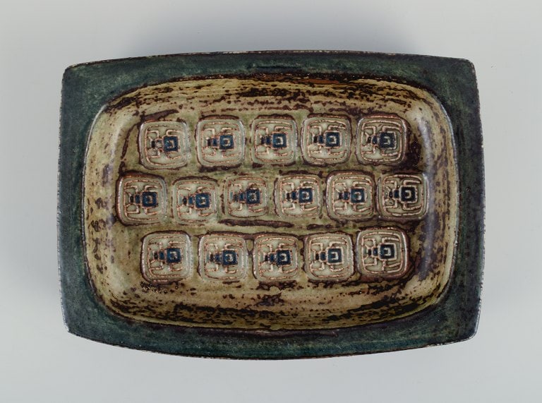 Jørgen Mogensen for Royal Copenhagen, stoneware dish with motif of beetles. - 4