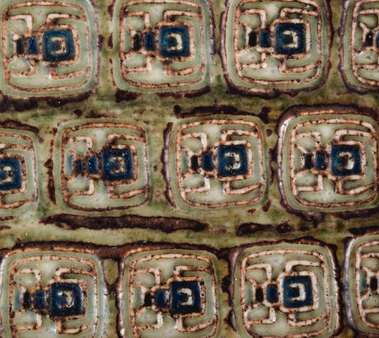 Jørgen Mogensen for Royal Copenhagen, stoneware dish with motif of beetles. - 5