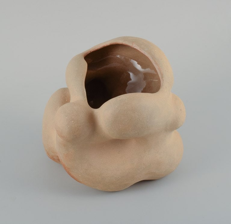 Christina Muff, Danish contemporary ceramicist (b. 1971). Unique organically shaped vase in light - 5