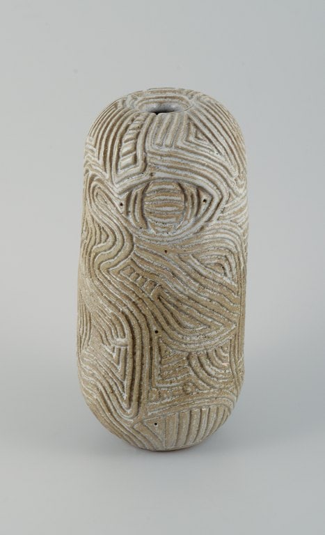 Christina Muff, Danish contemporary ceramicist (b. 1971). Unique, handcarved vase in stoneware clay. - 2