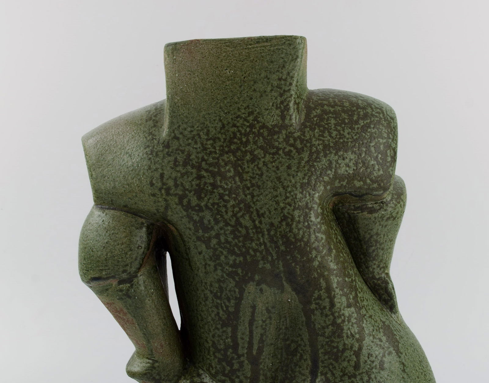 French studio potter. Organically shaped unique vase in glazed stoneware. Beautiful glaze in dark - 4