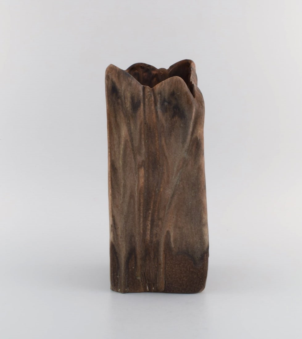 European studio ceramicist. Unique vase in glazed ceramics. Beautiful glaze in brown shades. Late (1 of 8)