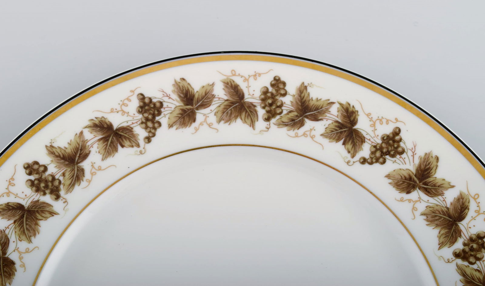 Three large Limoges porcelain plates with hand-painted grape vines and gold decoration. 1930s / 40s. - 3
