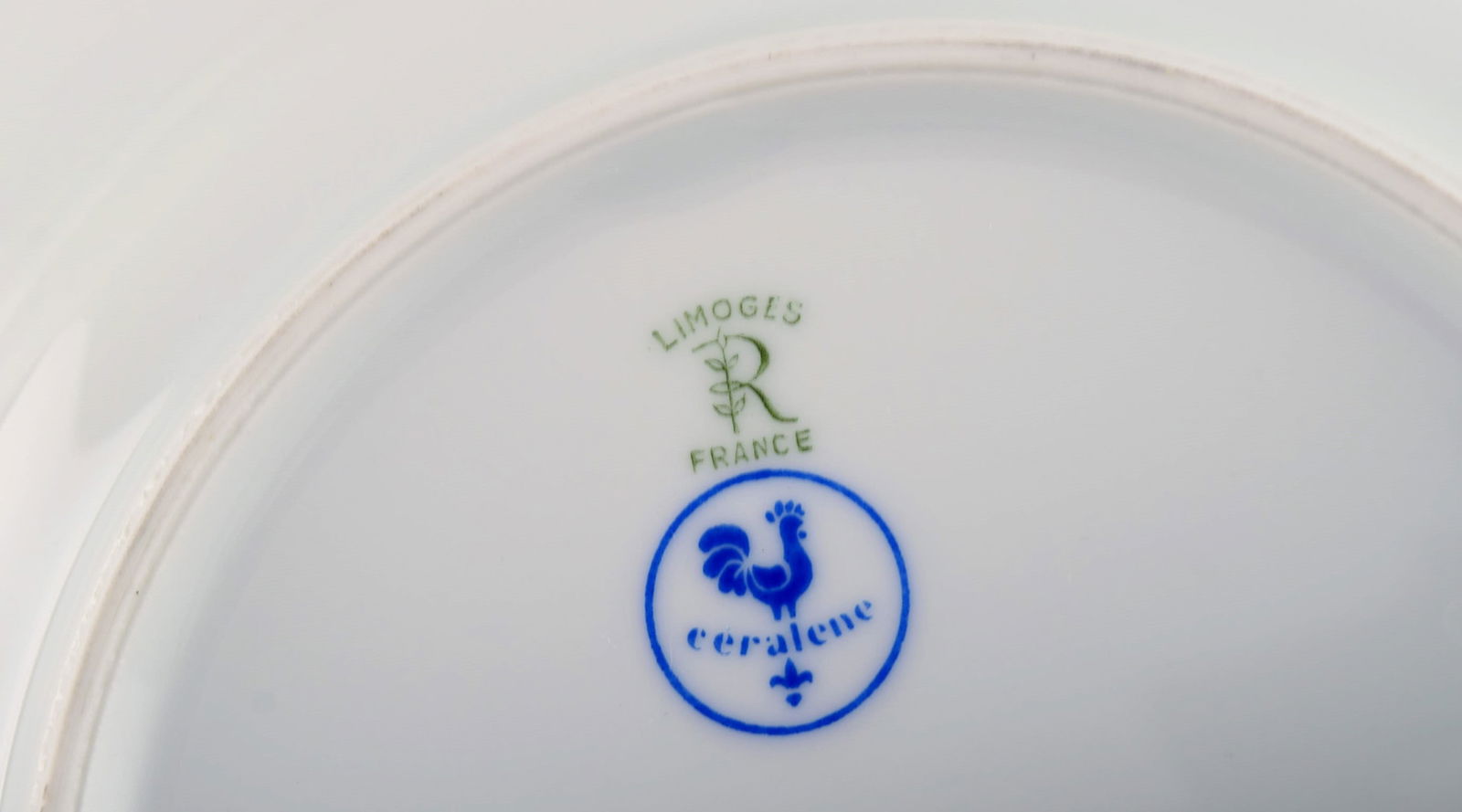 12 Limoges porcelain deep plates with hand-painted grape vines and gold decoration. 1930s / 40s. - 5