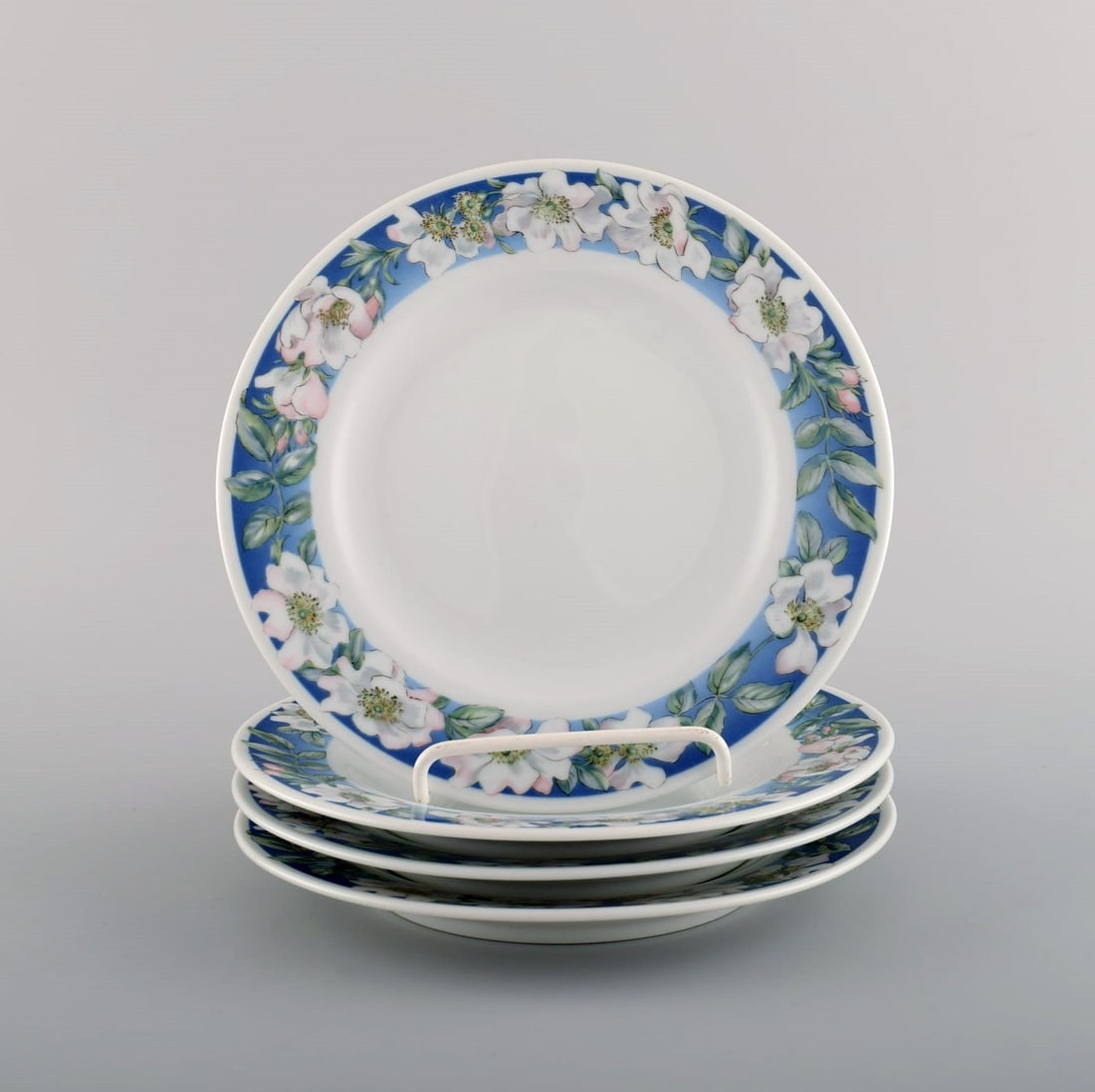 Four Royal Copenhagen White Rose plates with blue border, white flowers and foliage. Dated (1 of 4)