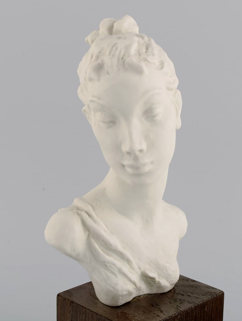 Rosenthal, Germany. Female bust in bisquit. Mid-20th century. - 2