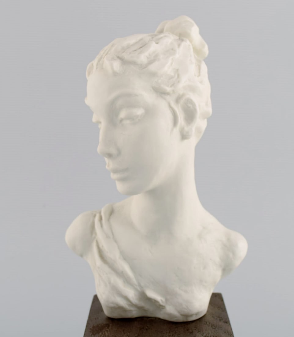 Rosenthal, Germany. Female bust in bisquit. Mid-20th century. - 3