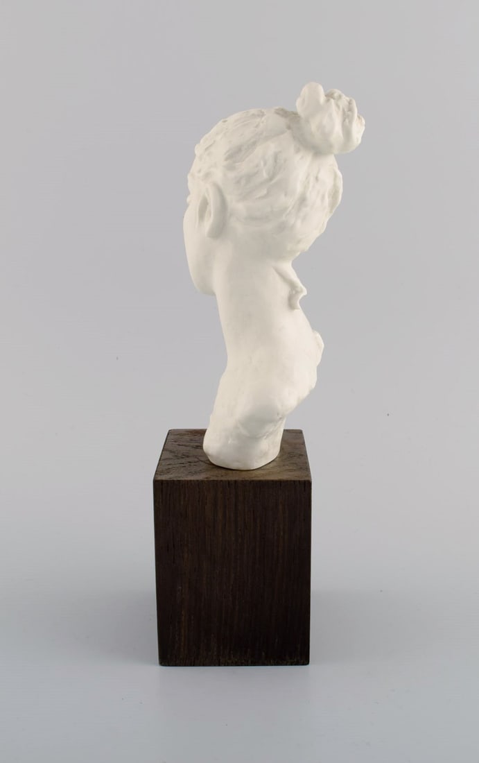 Rosenthal, Germany. Female bust in bisquit. Mid-20th century. - 4