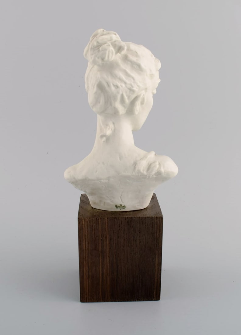 Rosenthal, Germany. Female bust in bisquit. Mid-20th century. - 5