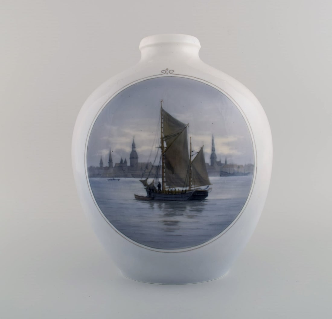 Large Royal Copenhagen vase in hand-painted porcelain. Sailboat in the Port of Copenhagen. 1920s. (1 of 5)
