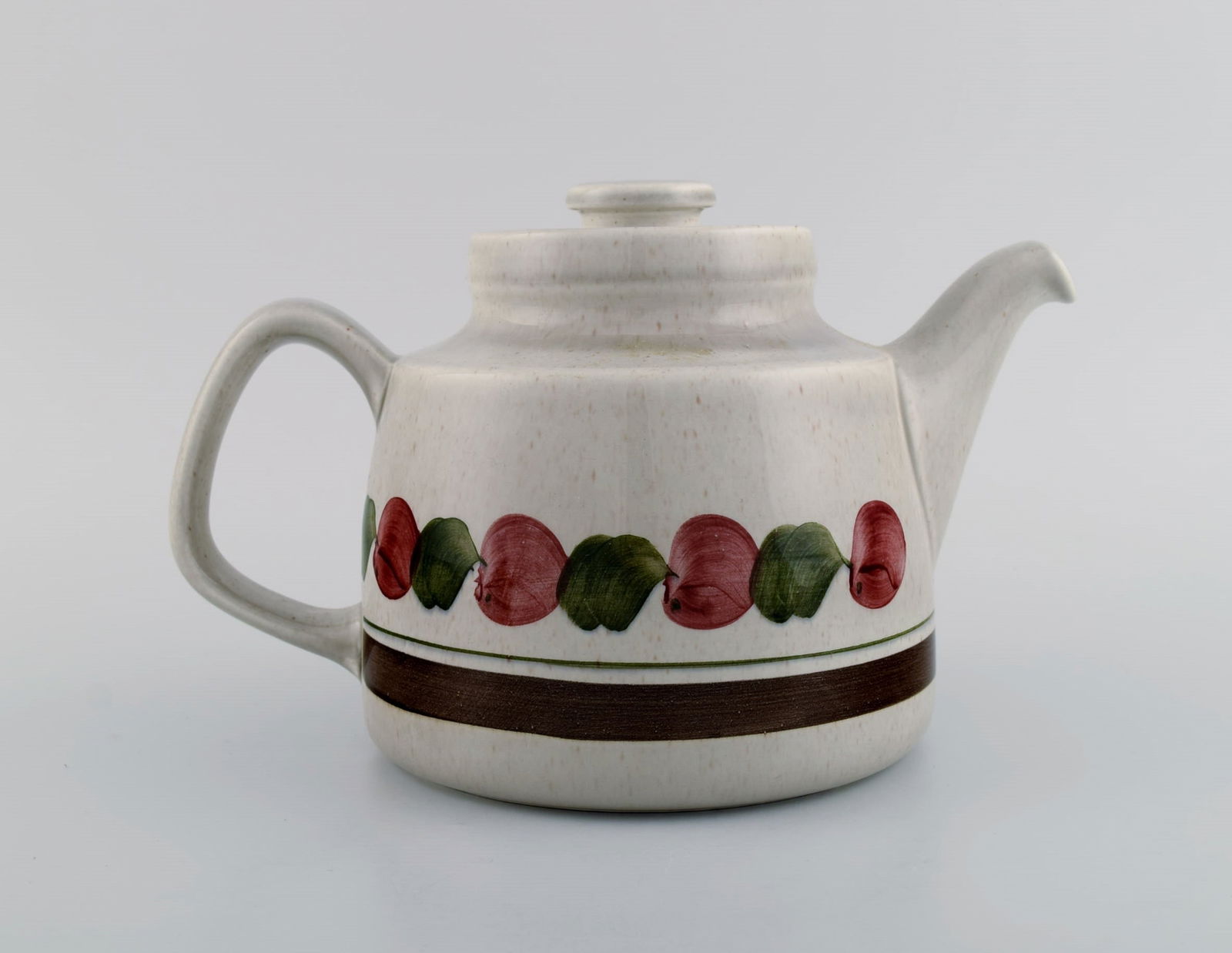 Jackie Lynd for Rörstrand. Birgitta teapot and milk jug in hand-painted glazed stoneware. - 3