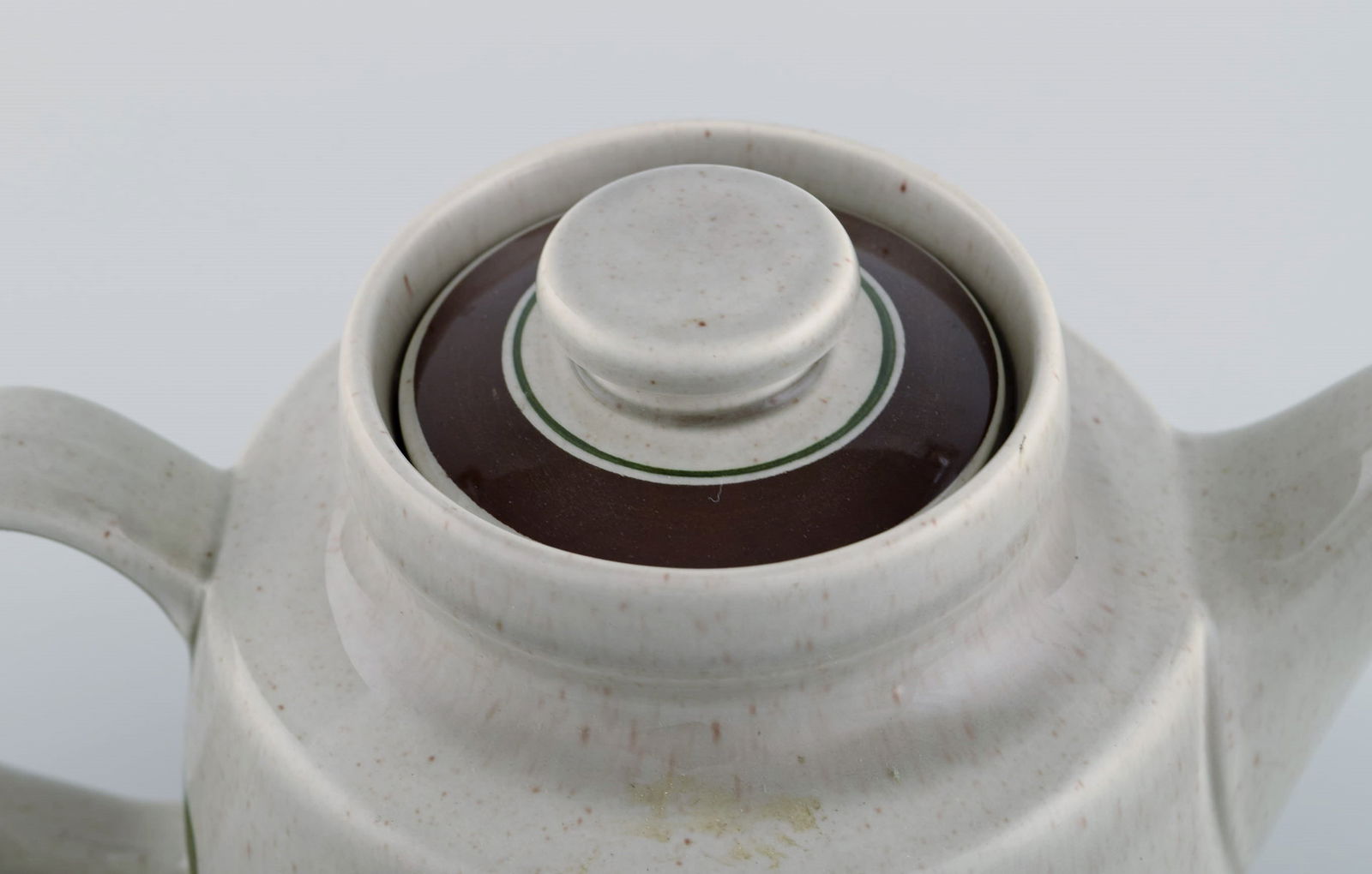 Jackie Lynd for Rörstrand. Birgitta teapot and milk jug in hand-painted glazed stoneware. - 4