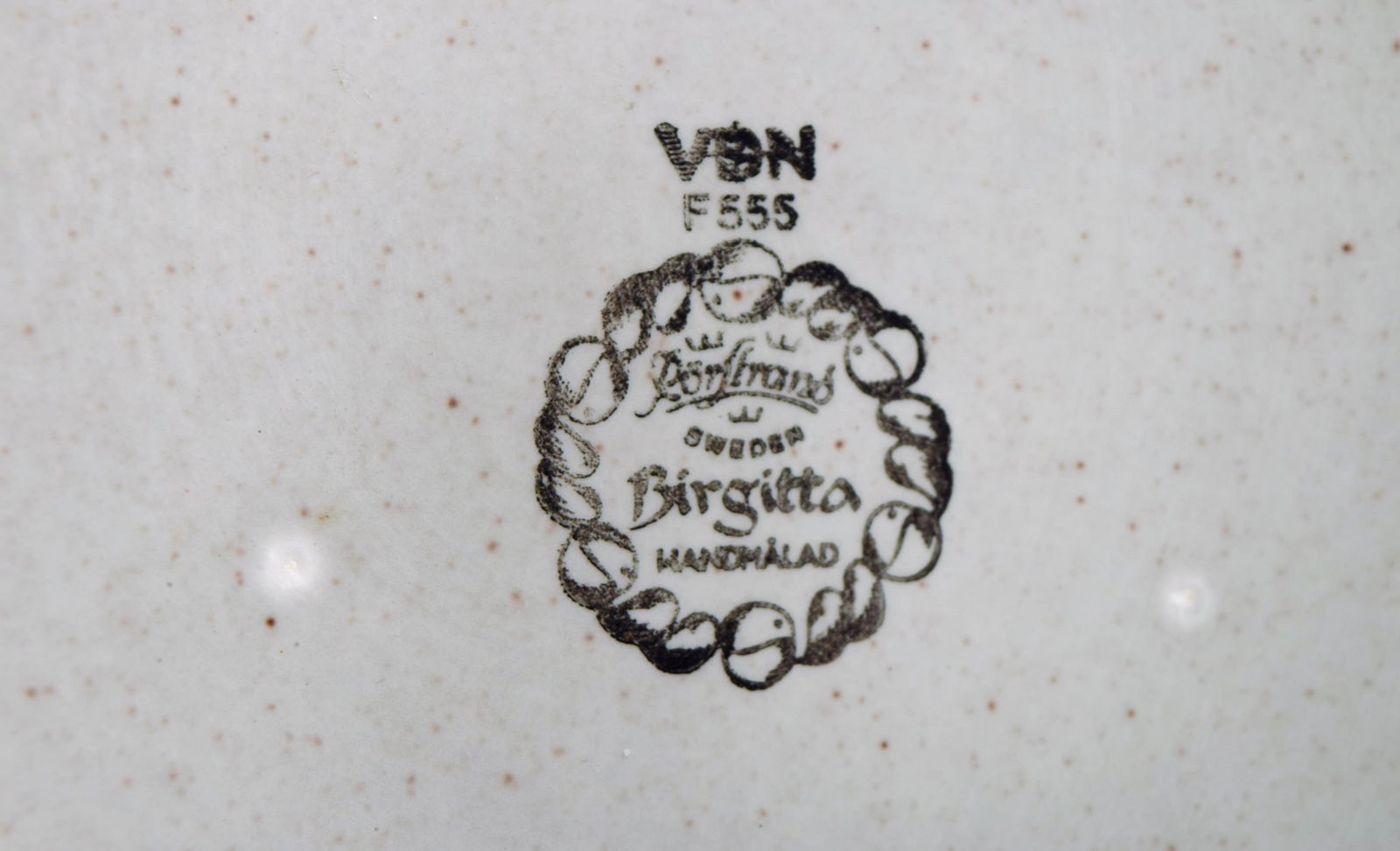 Jackie Lynd for Rörstrand. Birgitta teapot and milk jug in hand-painted glazed stoneware. - 7