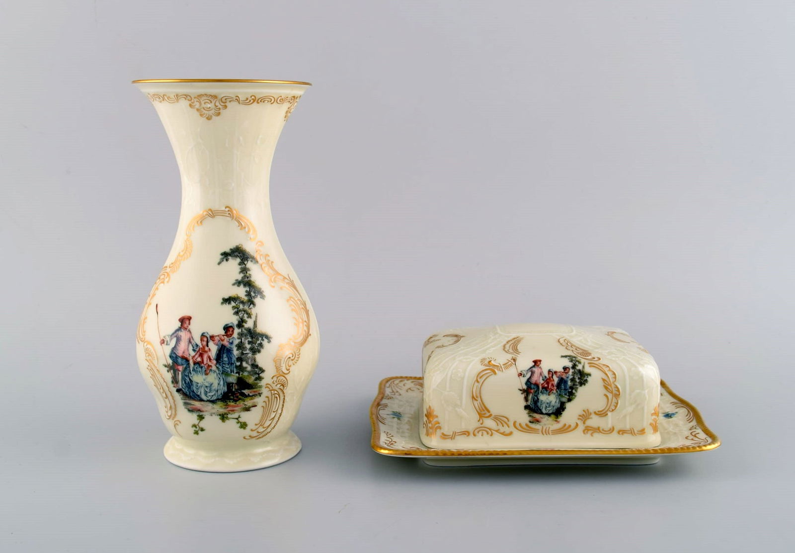 Rosenthal Classic Rose. Vase and butter tray in hand-painted porcelain with romantic scenes and gold (1 of 7)