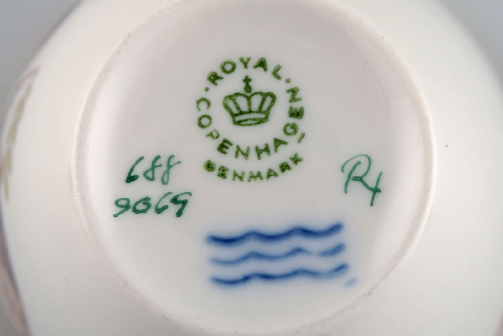 Royal Copenhagen Brown Rose coffee service for six people. 1960s. - 7