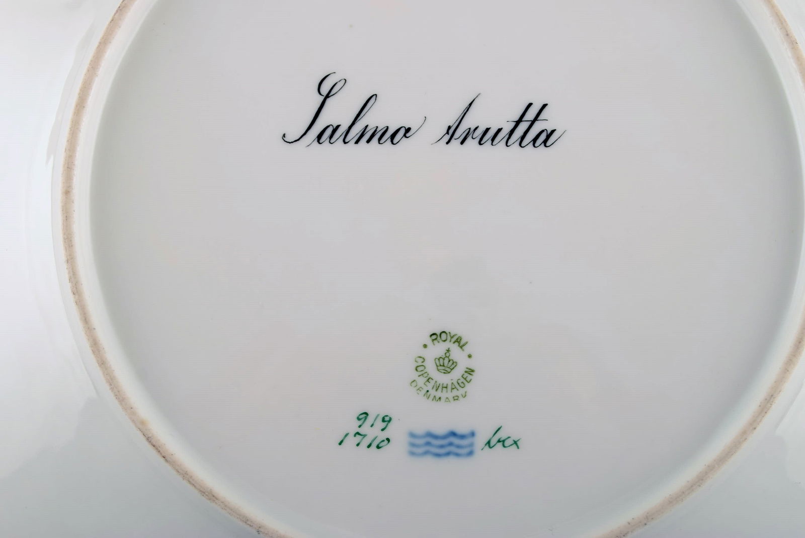 Royal Copenhagen fish plate with green edge, gold decoration and fish motif. Model 919/1710. - 3