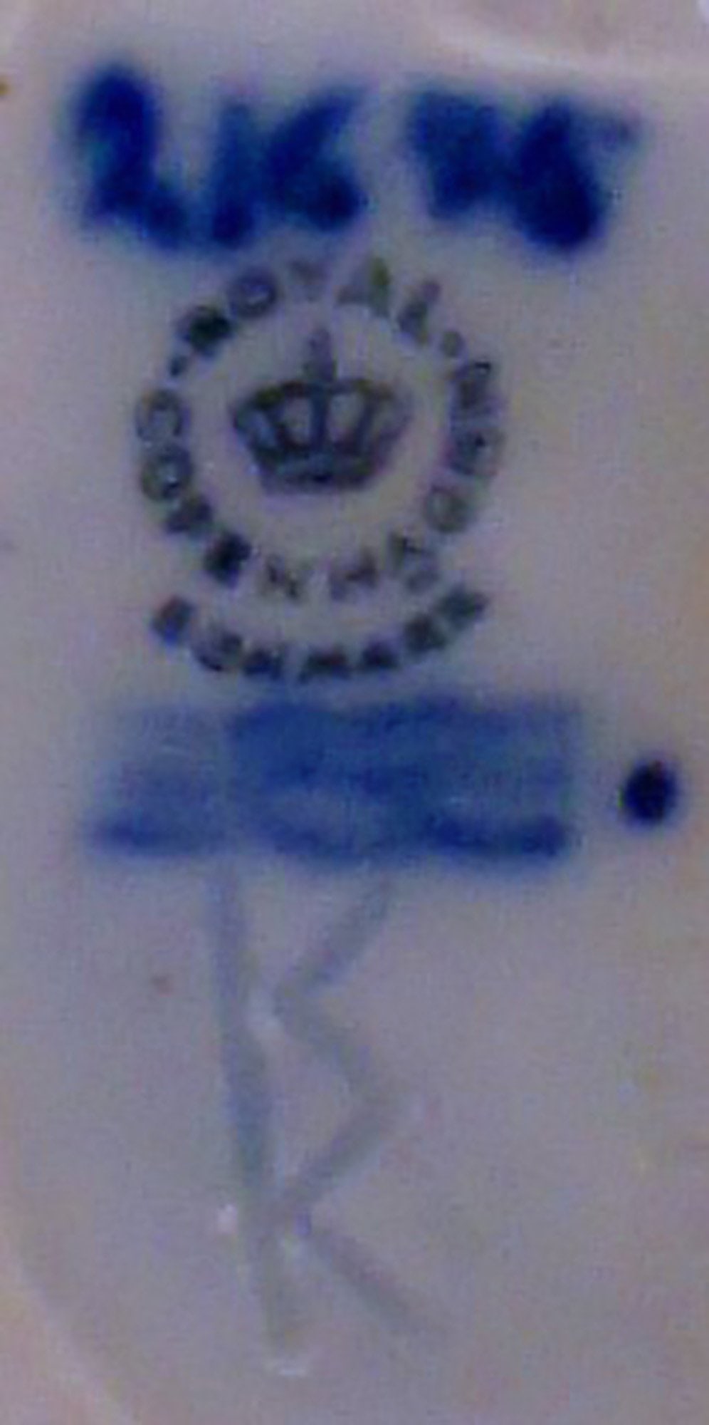 Royal Copenhagen figurine number 21675, bear sitting. - 3